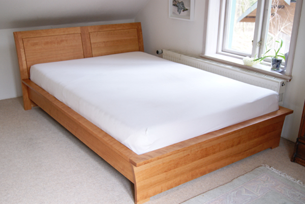 BETT IN KIRSCHE BETT IN KIRSCHE