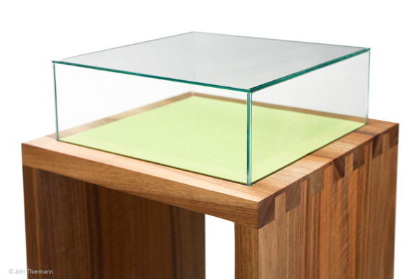 VITRINE - frei stehend VITRINE - frei stehend