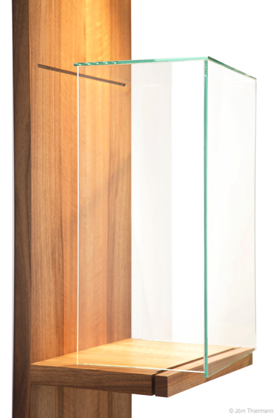 VITRINE - wandgebunden VITRINE - wandgebunden